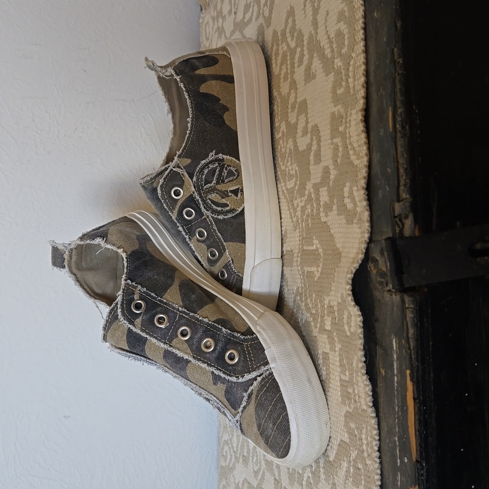 Gypsy Jazz  camo sneakers